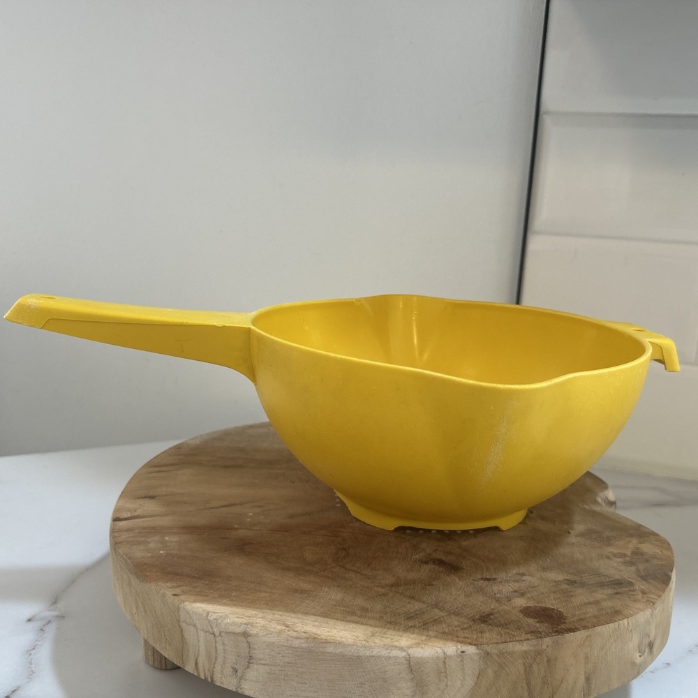 Vintage Tupperware 1523-8 Yellow 2‎ Qt Strainer Colander Handle 2 Spouts